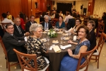 La Sagrada familia rep homenatge a la Reina i cort d'honor en el sopar de gala