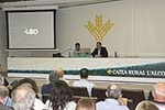 Alfredo Cebrián imparte cátedra en la Caixa Rural alcorina con su interesante charla