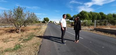 Limpian y desbrozan varios caminos de Oropesa del Mar para garantizar la seguridad de los peatones