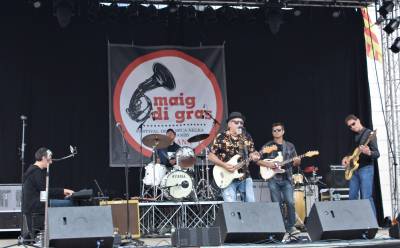 El Maig di Gras vive su jornada más multitudinaria con las «brass bands» inundando de música las calles de Borriana