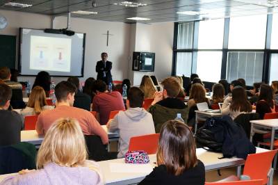 El CEU ha acogido un programa formativo de profesionalismo médico pionero en la universidad española