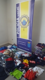 Agents de la Policia local de Borriana confisquen nombroses peces de roba esportiva falsificada