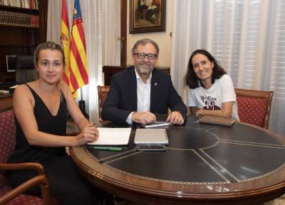 José Martí estudia fórmulas para llevar el programa de Patricia Campos 'Supera-T' a los colegios públicos de interior