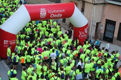 La marcha 'Caminant per Onda' reúne a más de 600 personas y pone en valor el patrimonio natural y hábitos saludables