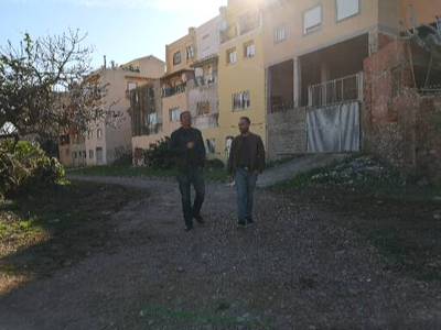 El Ayuntamiento de la Vall d'Uixó limpia el barranco de l'Horteta para ajardinarlo y crear una zona de paso