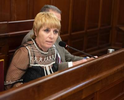 Diputación obiga a 121 municipios a pagar los equipos sociales que financiaba el Consell