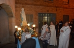 Cientos de feligreses salen por el casco antiguo a la procesión de las Antorchas de la Virgen de Lourdes