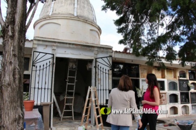 El Ayuntamiento de Torreblanca realiza trabajos de mejora en el cementerio de cara al da de Todos los Santos
