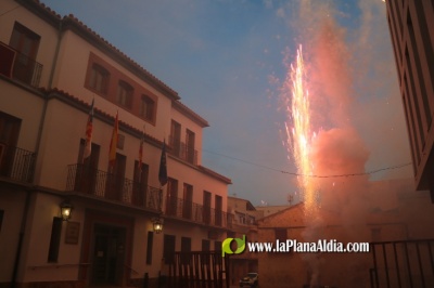 Los actos religiosos y los fuegos artificiales centran Festa La Vila