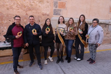 La bendicin de los animales y el reparto de rollos protagonizan Sant Antoni en La Llosa