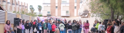 Plaa 8 de Mar d'Almenara se llena de escolares para conmemorar el Da Internacional de la Mujer