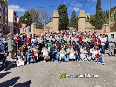 Multitudinaria 'Festa del Rotllo' de Alcora con la romera y 'els angelets' como protagonistas