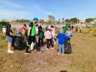 Alumnos del CEIP Jos Iturbi realizan labores de limpieza en las praderas del Arenal